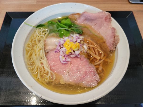 「鶏そば 白 チャーシュー 990円」@境逸品 鶏そば 山田屋の写真
