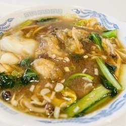 牡蠣入り五目スープ麺