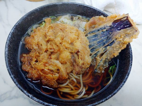 「げそかきそば（420円）＋なす天（100円）」@大和屋の写真