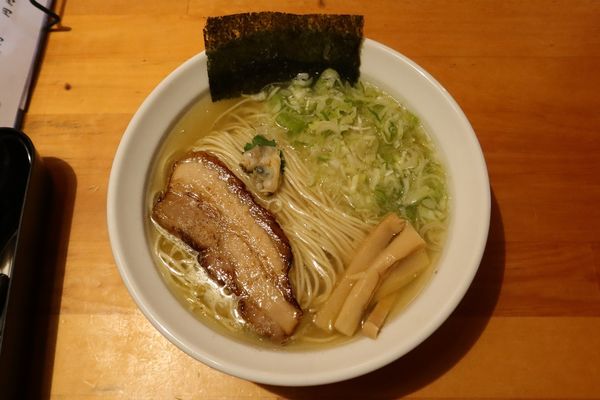 「塩￥８００＋ねぎ増し￥１００」@貝出汁ラーめん クラムの写真