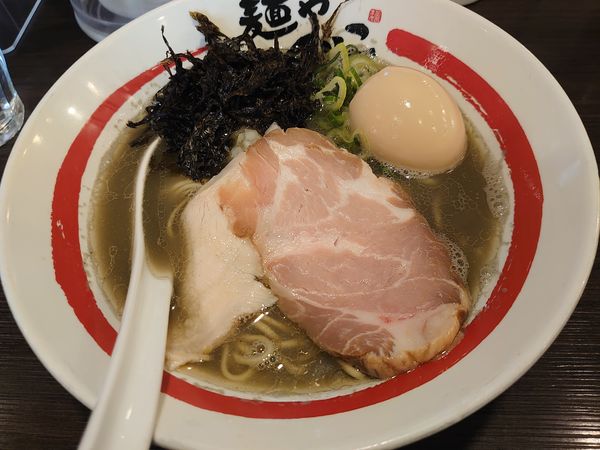 「味玉追い煮干しそば」@麺や でこの写真