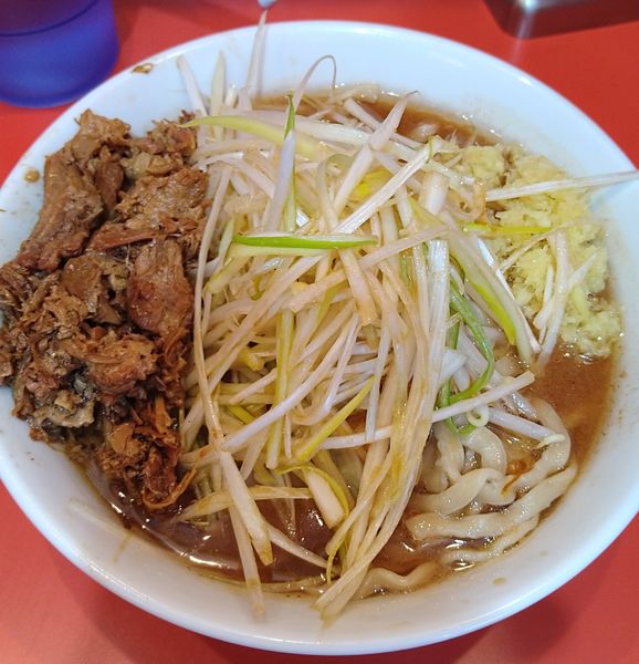 「らーめんミニ+味ネギ､ほぐし豚､しょうが」@麺屋 桐龍 久喜店の写真