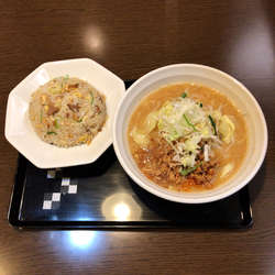限定味噌ラーメン＋半チャーハン