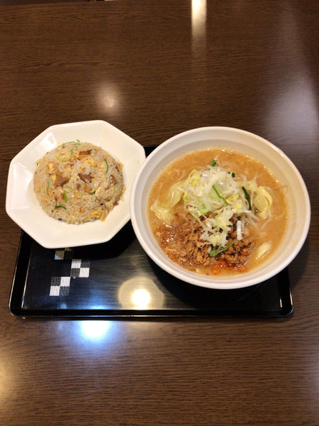 「限定味噌ラーメン＋半チャーハン」@大銀杏の写真