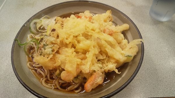 「天ぷらそば・つゆ少なめ（¥390）」@そば処 かめや 神田西口店の写真