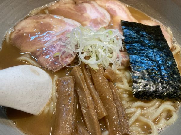「らーめん(大)＋チャーシュー」@麺屋吉左右の写真