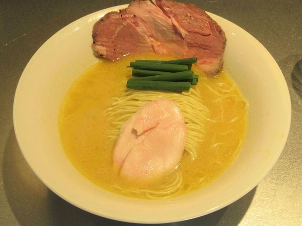 「らぁ麺(塩)」@らぁ麺 鶏と鳴く。の写真