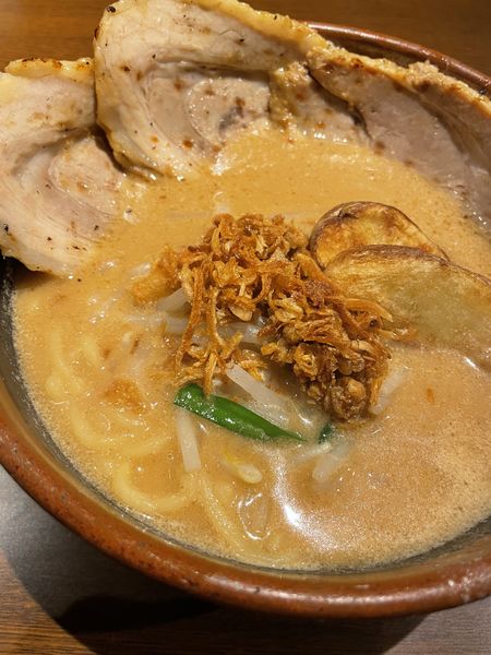 「北海道味噌　味噌漬け炙りチャーシュー麺」@麺場 田所商店 多摩ニュータウン店の写真
