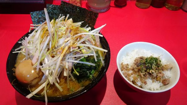 「ネギチャーシューメン（950円）＋味玉子＋チャーシューまぶし」@厚木家の写真