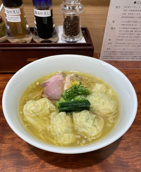 「ワンタン塩そば ¥1100」@三馬路 東京店の写真