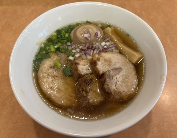 「醤油チャーシュー麺900円+煮卵150円」@麺屋 絆の写真