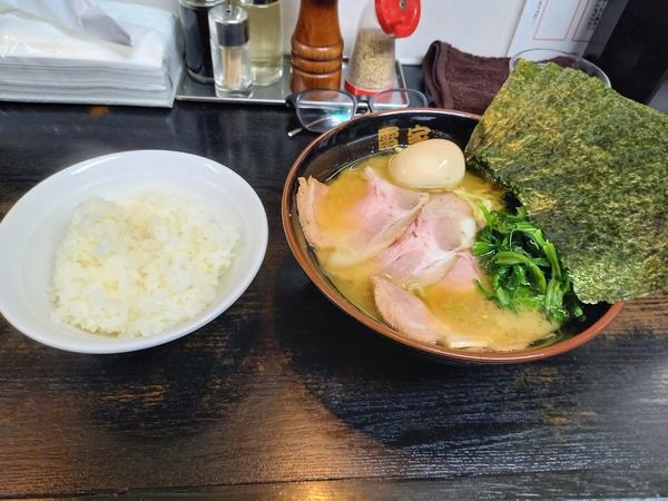 「チャーシューめん、味玉、のり」@雷家の写真