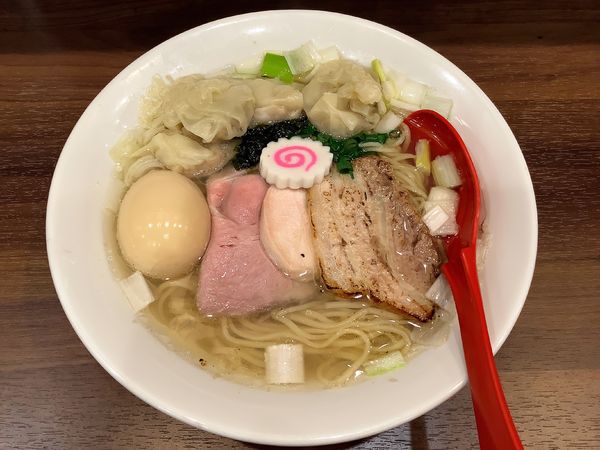 「味玉塩らーめん（貝）+合盛りワンタン」@麺や 谷口の写真