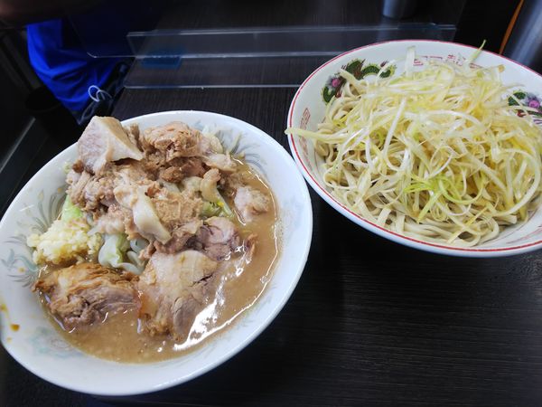 「ラーメン つけ麺に変更 味ネギほぐし豚」@ラーメン二郎 川越店の写真