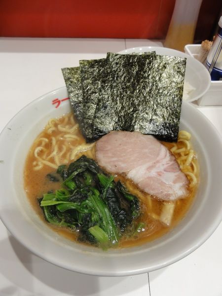 「ラーメン650円硬めバリ薄め半ライス」@ラーメン 三浦家の写真