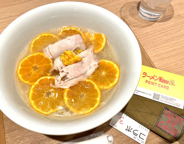 「【真鯛らーめん 麺魚】愛媛産みかんと真鯛のコラボらーめん」@ラーメンWalkerキッチンの写真