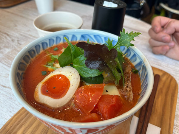 「完熟トマトラーメン　チーズシングル」@はいむる珈琲店の写真