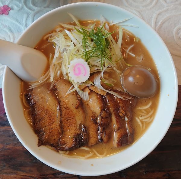 「ネギトロチャーシュー麺+煮玉子(1430円)」@自然派ラーメン 花の季の写真