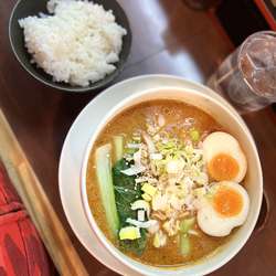 特製坦々麺800円+無料サービスライス