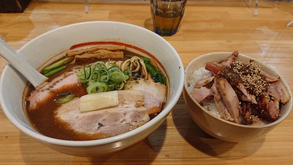 「ラーメン 味噌 チャーシュー丼」@川の先の上の写真