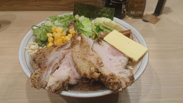 「限定 しおバター 肉増し」@麺や 六等星の写真