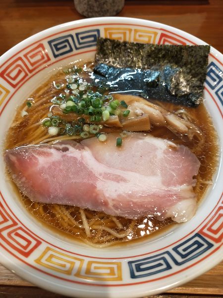 「地鶏醤油らぁ麺」@らぁ麺すずむしの写真