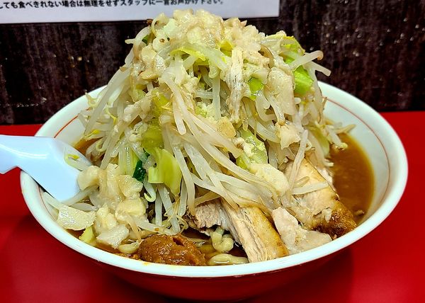 「中ラーメン(ﾆﾝﾆｸﾔｻｲｱﾌﾞﾗ)+豚１枚」@ラーメン山崎の写真