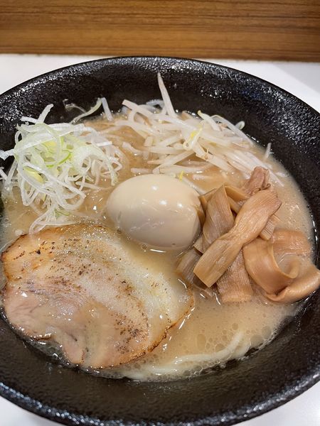 「味玉塩豚骨ラーメン」@麺や 桜木の写真