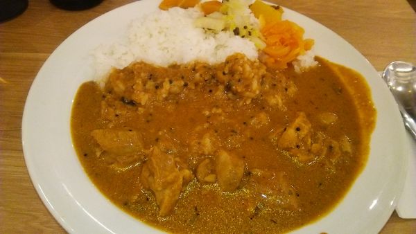 「チキンカレー ライス少なめ 650円」@モチヅキカレーの写真
