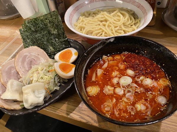 「辛味味噌つけ麺＋特製」@つけ麺屋 やすべえ 赤坂店の写真