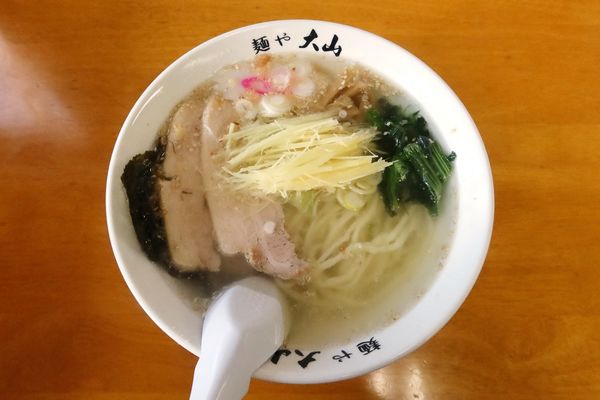 「塩生姜らーめん（半麺）￥８２０」@青竹手打ちラーメン 麺や大山の写真
