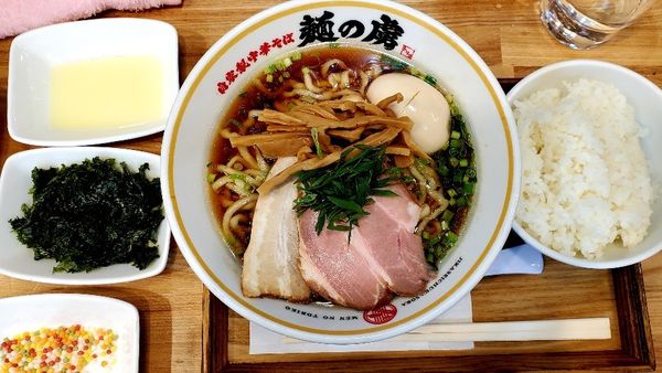 「しょうゆ中華そば(大盛)味うすめ」@自家製中華そば 麺の虜の写真