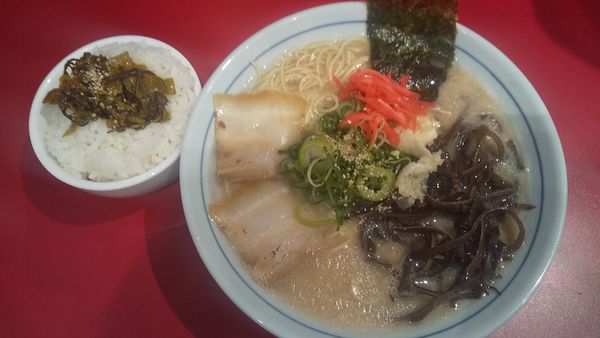 「本場博多ラーメン（￥650）」@本場博多ラーメン せまかっちゃん 神田店の写真