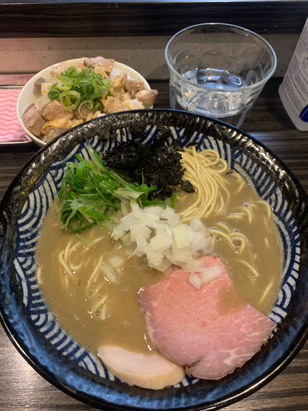 「重濃煮干そば＋チャーシュー丼」@志奈そば 田なかの写真