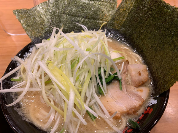 「ネギラーメン　のりTP」@横浜家系ラーメン 有楽家 共和店の写真
