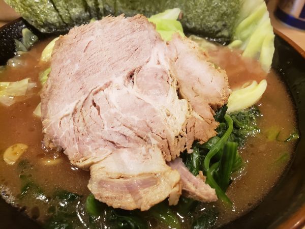 「ラーメン＋キャベツ＋海苔サービス」@横浜家系ラーメン 武虎家 尾山台店の写真