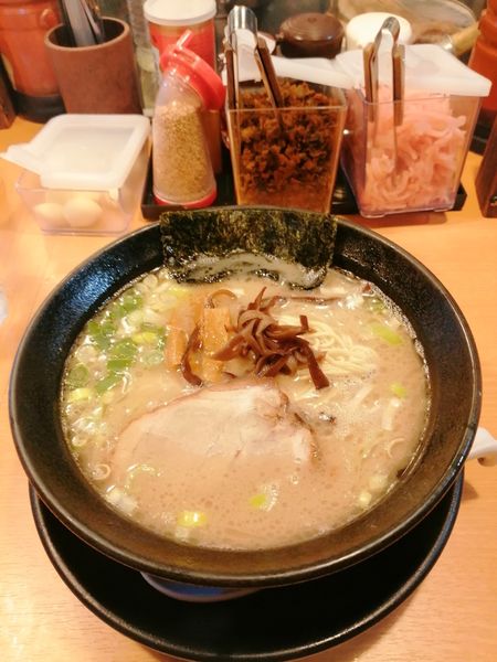「ラーメン　替玉無料」@九州らーめん 學金の写真