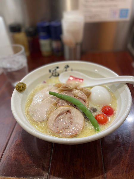 「特製純白湯らぁめん 1200円」@らぁめん冠尾 恵比寿西店の写真