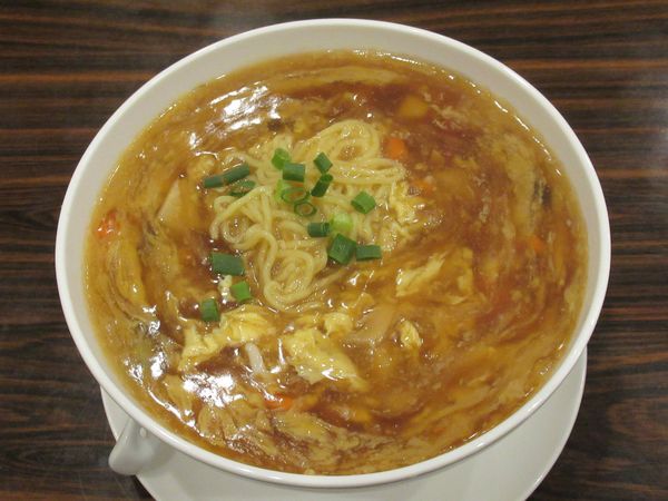 「海鮮スーラータン麺(820円)」@龍盛楼の写真