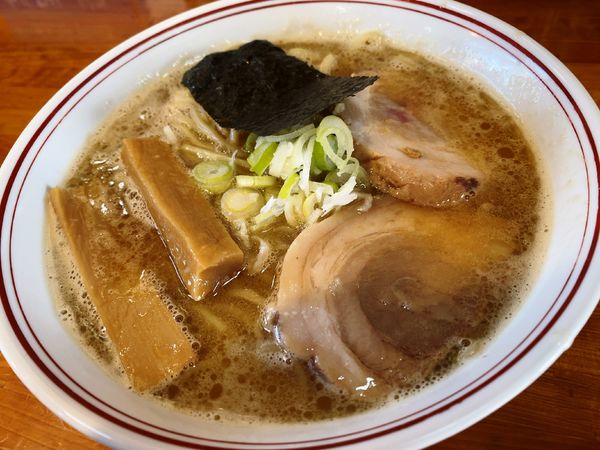 「豚骨醤油ら～麺大盛（豚2枚）」@豚骨醤油らー麺 相澤屋の写真