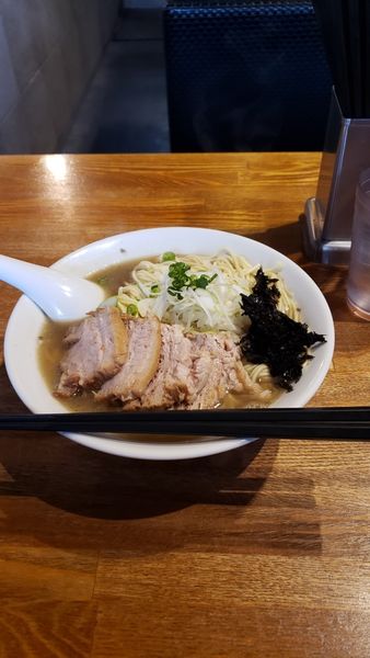 「煮干しそば白醤油(大280g)チャーシュー増し」@中村屋総本山の写真