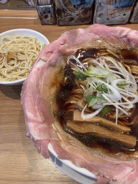 「自由、チャーシュー5枚、半替え玉」@ラーメン大戦争 神田店の写真