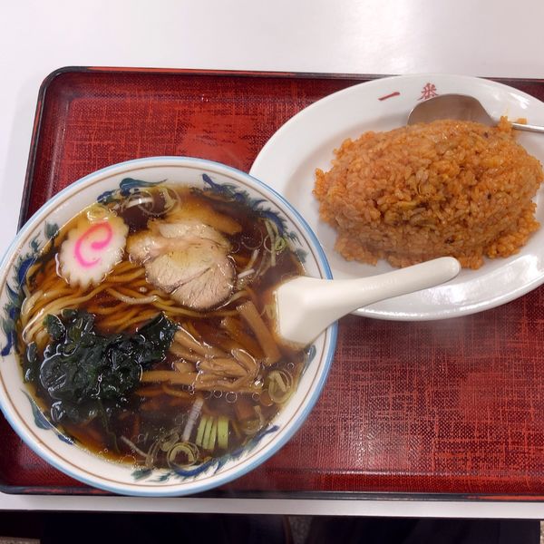 「ラーメン 手打（500円）＋チキンライス（600円）」@中華料理 一番の写真