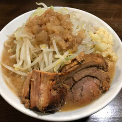 豚ラーメン 小　850円
