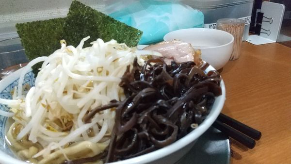 「#ラーメン #770円 #きくらげ #味付き脂 #ニンニク」@ラーメン ぶぅさんの写真