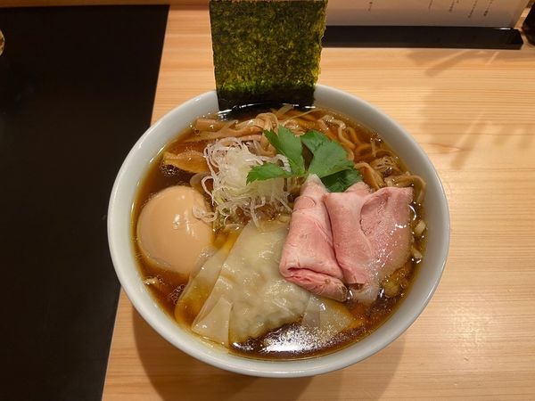 「特製中華そば（手もみ中太麺・大盛）」@自家製麺 ロビンソンの写真