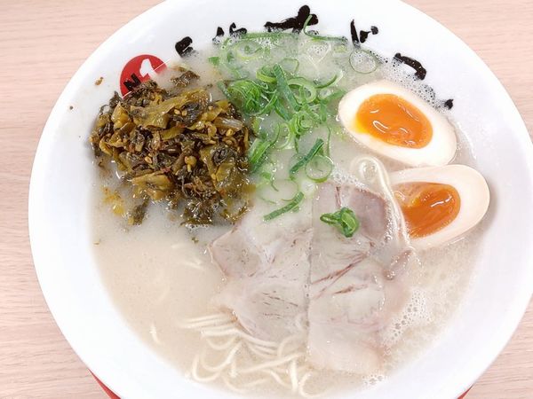「高菜らーめん＋煮玉子」@長浜ナンバーワン 東京大岡山店の写真