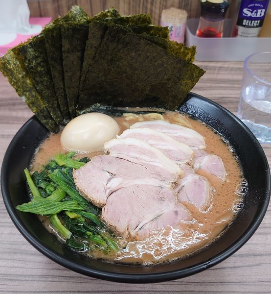 「川越得ラーメン(950円)」@家系らーめん 武蔵家 川越店の写真