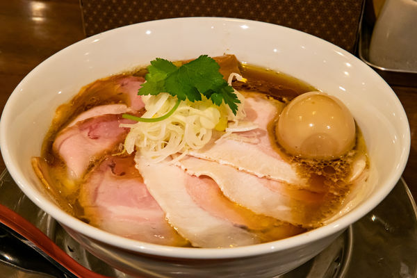「比内地鶏の煮干しらぁめん 味玉入り チャーシュートッピング」@千葉房総 麺のマルタイの写真