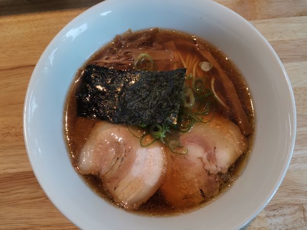 「醤油らぁ麺」@支那そばや 鳥栖の写真